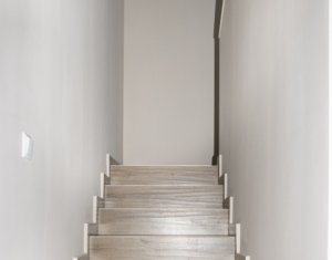 Casa finisata, partial mobilata, la superpret - cartier nou in Dezmir