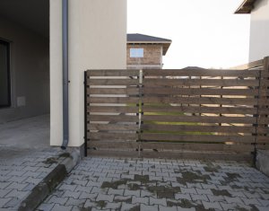 Casa finisata, partial mobilata, la superpret - cartier nou in Dezmir