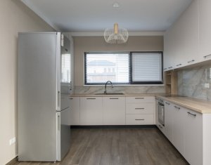 Casa finisata, partial mobilata, la superpret - cartier nou in Dezmir