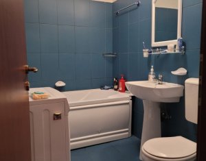 Vanzare apartament cu 2 camere str Jupiter Baciu Petrom