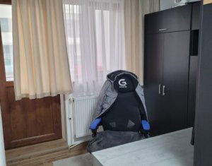 Vanzare apartament cu 2 camere str Jupiter Baciu Petrom