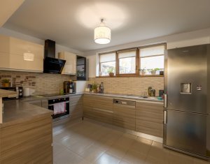 Ház 5 szobák eladó on Floresti