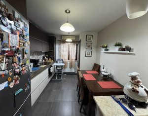Apartament cu 3 camere decomandat, etaj 2/4, Intre Lacuri