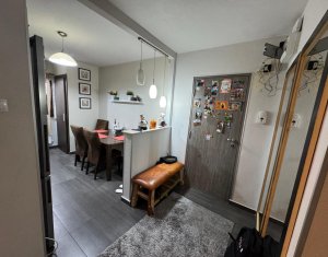 Apartament cu 3 camere decomandat, etaj 2/4, Intre Lacuri