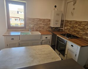 Apartament cu 3 camere, pod, boxa la subsol, parcare exterioara, Floresti