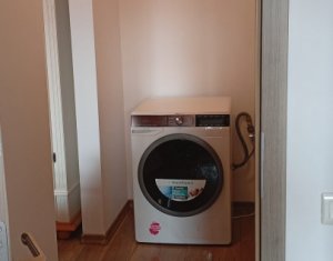 Apartament cu 3 camere, pod, boxa la subsol, parcare exterioara, Floresti