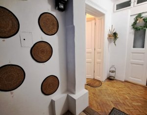 2 camere, vila interbelica, parcul central, curte, renovat