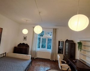 2 camere, vila interbelica, parcul central, curte, renovat