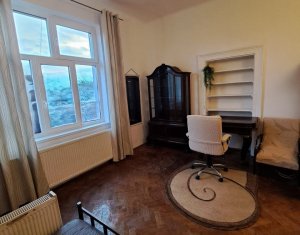 2 camere, vila interbelica, parcul central, curte, renovat