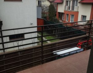 Maison 5 chambres à vendre dans Floresti