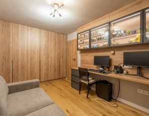 Appartement 4 chambres à vendre dans Cluj-napoca, zone Manastur