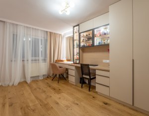 Appartement 4 chambres à vendre dans Cluj-napoca, zone Manastur