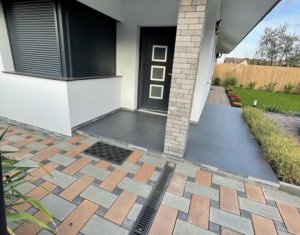 Maison 3 chambres à vendre dans Dezmir, zone Centru