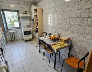 Lakás 4 szobák eladó on Cluj-napoca, Zóna Manastur