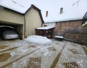 CASA REZIDENTIALA DE LUX + 5 SPATII COMERCIALE CU CHIRIASI