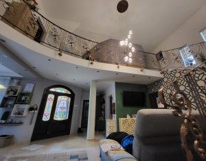 CASA REZIDENTIALA DE LUX + 5 SPATII COMERCIALE CU CHIRIASI