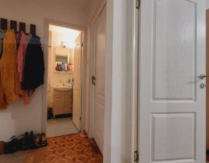 Apartament cu 3 camere 2 bai etaj 2 din 4 strada Slatina, Intre Lacuri