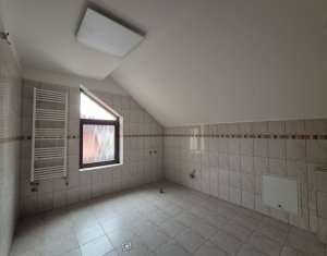 Spatiu birouri in casa individuala, cartier Manastur, 240mp, 6 parcari, 4 camere