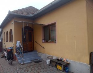 Maison 3 chambres à vendre dans Floresti