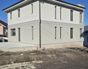 House 5 rooms for sale in Chinteni