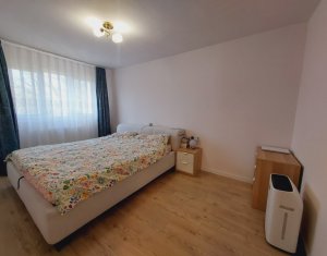 Apartment 4 rooms for sale in Cluj-napoca, zone Manastur