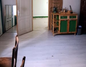 Vanzare apartament 4 camere, ultracentral, posibilitate investitie