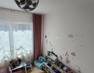 Lakás 3 szobák eladó on Floresti