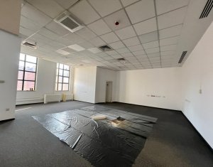 Spatiu birou 827mp posibilitate compartimentare, centru McDonalds