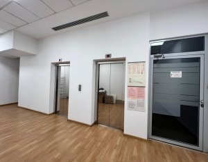 Spatiu birou 827mp posibilitate compartimentare, centru McDonalds
