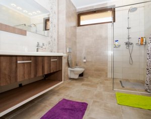 Ház 5 szobák kiadó on Sannicoara