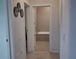 Apartament trei camere, semidecomandat, mobilat, zona BMW