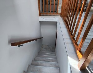 Ház 6 szobák kiadó on Cluj-napoca, Zóna Intre Lacuri