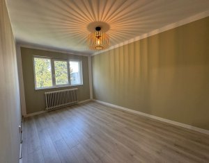 Appartement 4 chambres à vendre dans Cluj-napoca, zone Manastur