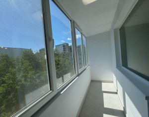 Appartement 4 chambres à vendre dans Cluj-napoca, zone Manastur