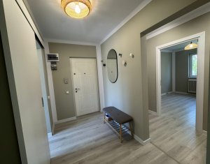 Appartement 4 chambres à vendre dans Cluj-napoca, zone Manastur