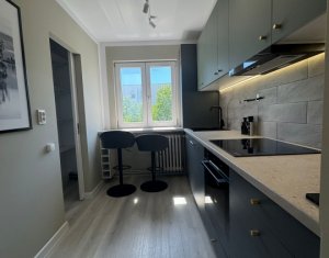 Appartement 4 chambres à vendre dans Cluj-napoca, zone Manastur