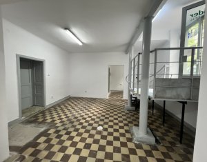 Spatiu comercial cu geamuri la str. Horea, partial demisol