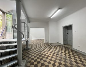 Spatiu comercial cu geamuri la str. Horea, partial demisol