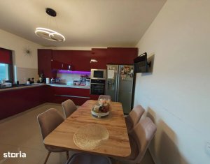 Maison 4 chambres à vendre dans Floresti