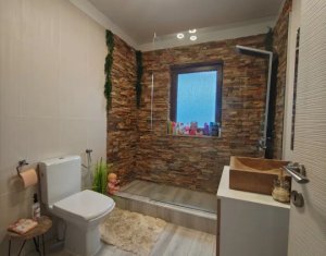 Maison 4 chambres à vendre dans Floresti