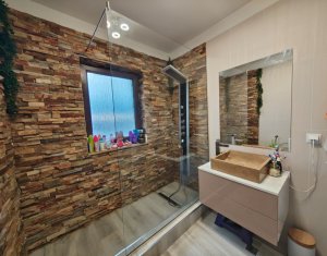 Maison 4 chambres à vendre dans Floresti