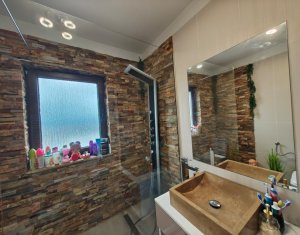 Maison 4 chambres à vendre dans Floresti