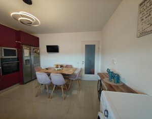 Maison 4 chambres à vendre dans Floresti