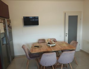 Maison 4 chambres à vendre dans Floresti