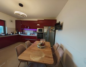 Maison 4 chambres à vendre dans Floresti