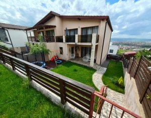 Maison 4 chambres à vendre dans Floresti