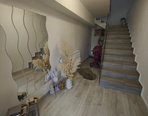 Maison 4 chambres à vendre dans Floresti