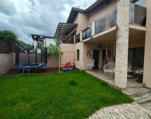 Maison 4 chambres à vendre dans Floresti