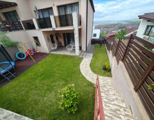 Maison 4 chambres à vendre dans Floresti