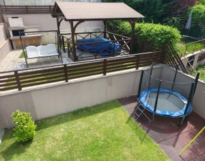 Maison 4 chambres à vendre dans Floresti